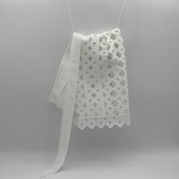 STIFF EYELET APRON