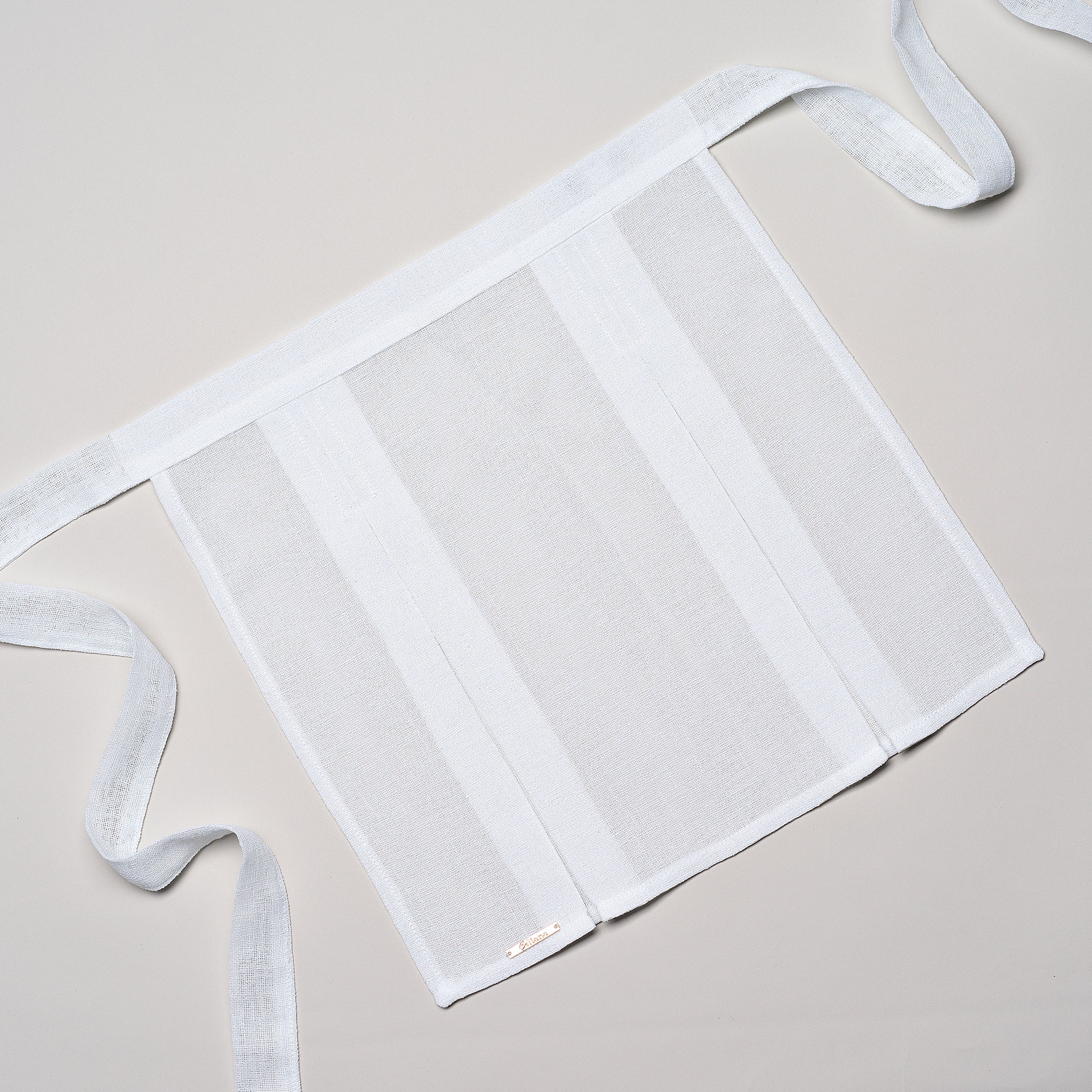 DEEP PLEATS APRON